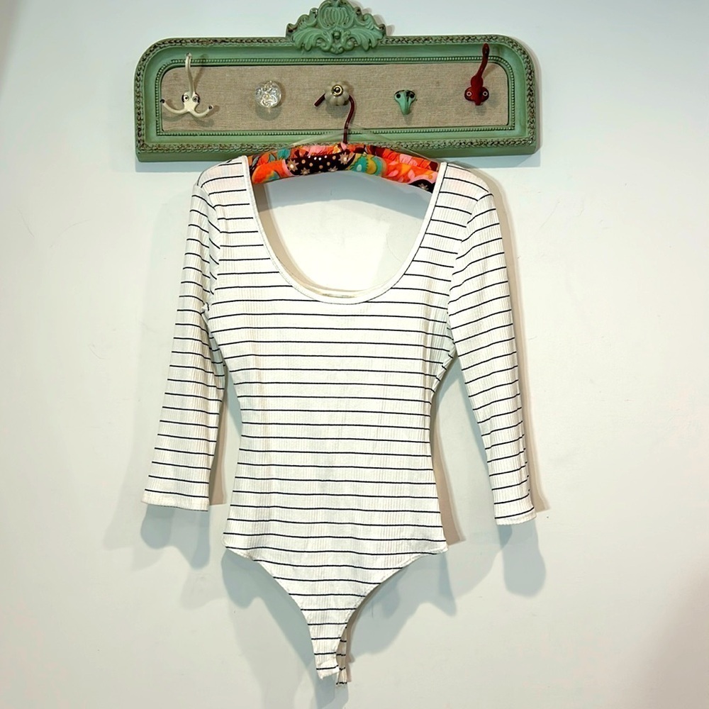 Brand new June & Ivy striped long sleeve scoopneck bodysuit women’s size medium